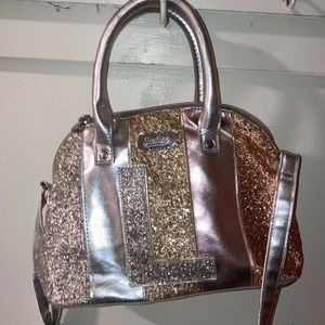 I’m  Selling this item because my niece is to big